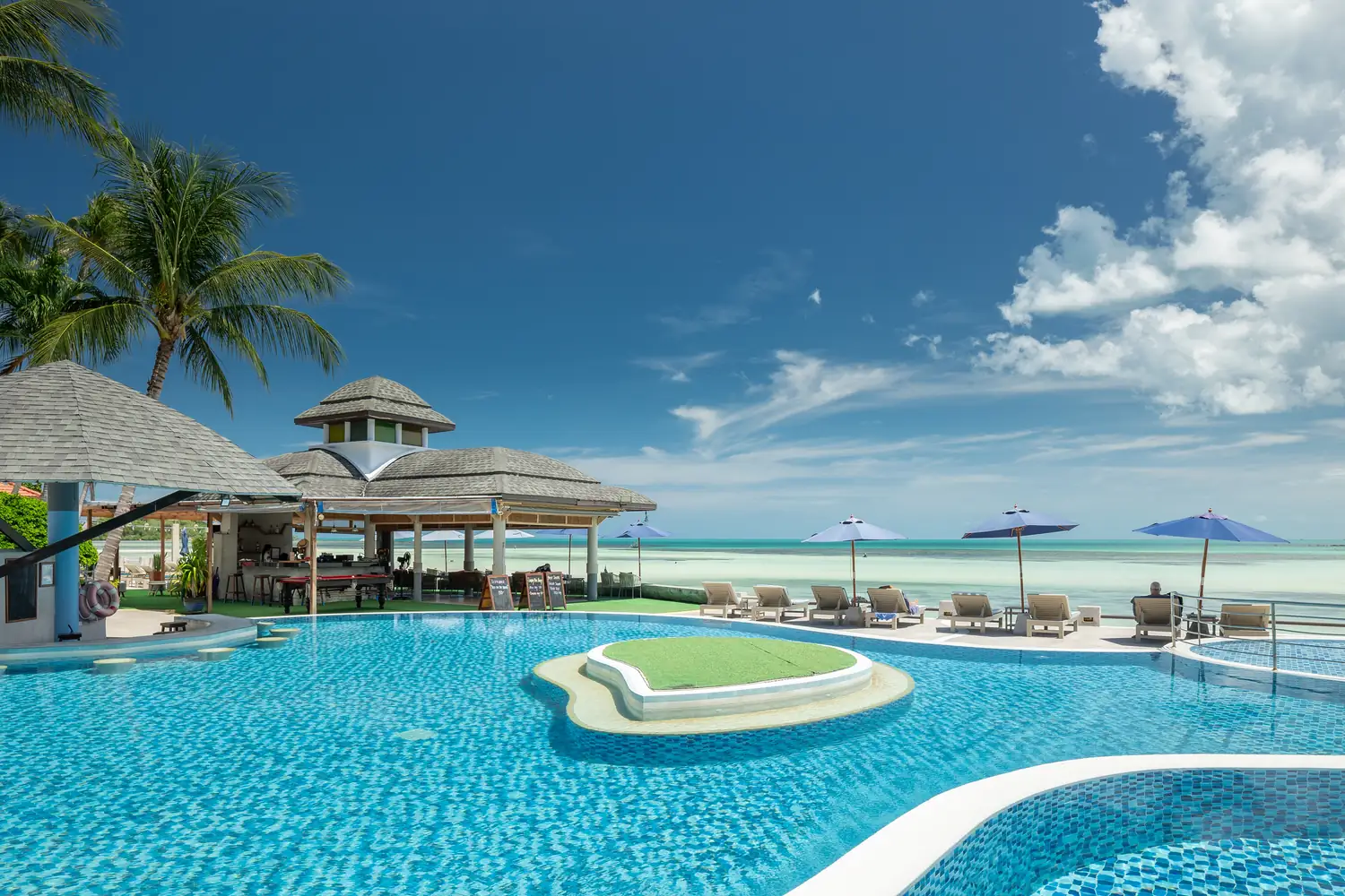 Pool and gardens at Chaba Cabana Beach Resort