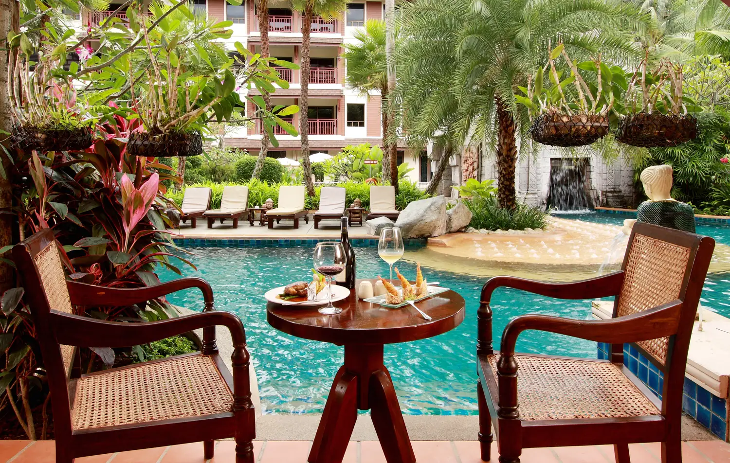 Deluxe pool-access room