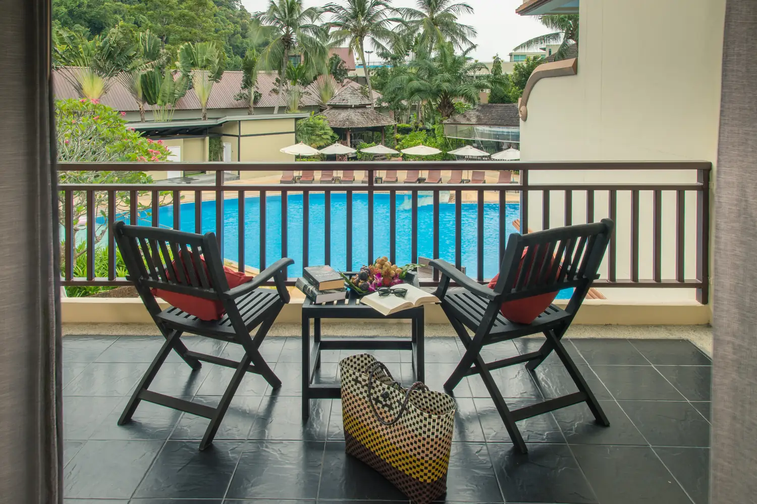 Superior pool view room