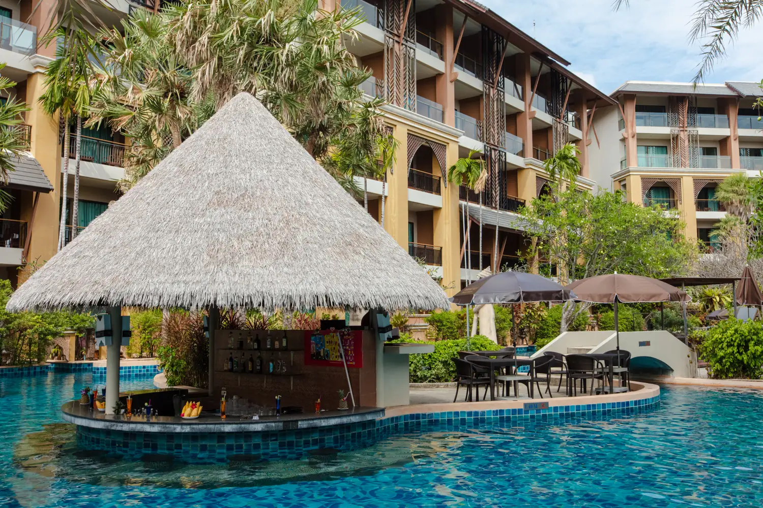 Pool bar